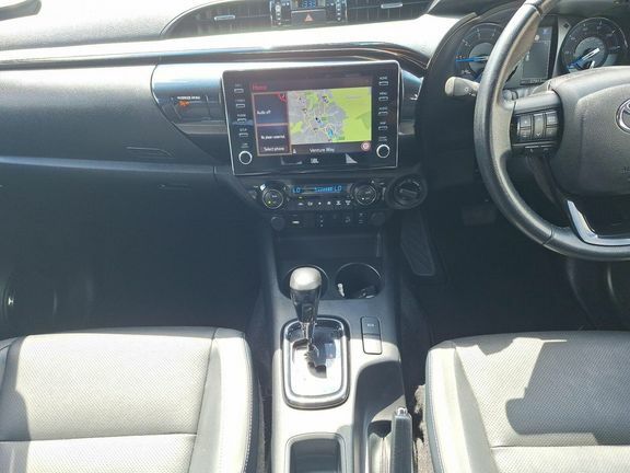 Toyota HILUX Invincible Black #11