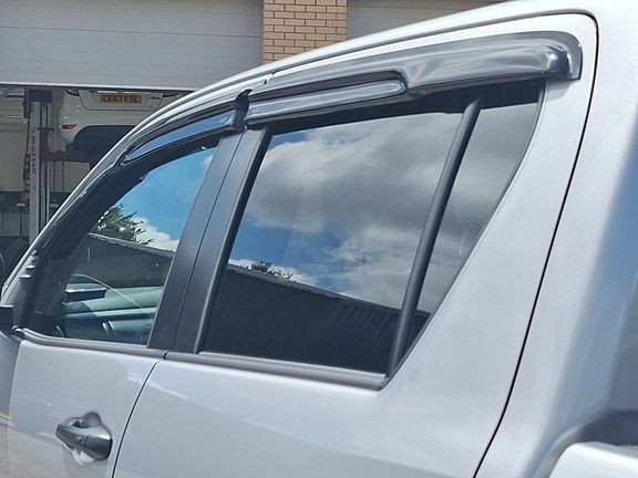 Toyota HILUX Invincible Black #19