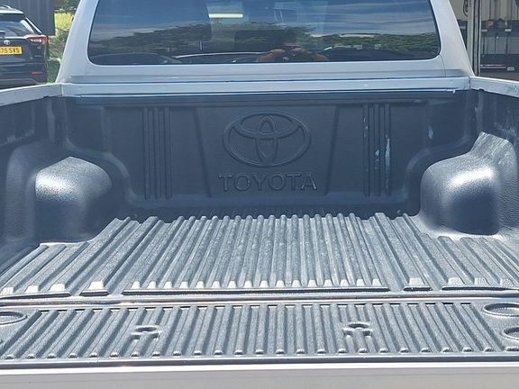 Toyota HILUX Invincible Black #18
