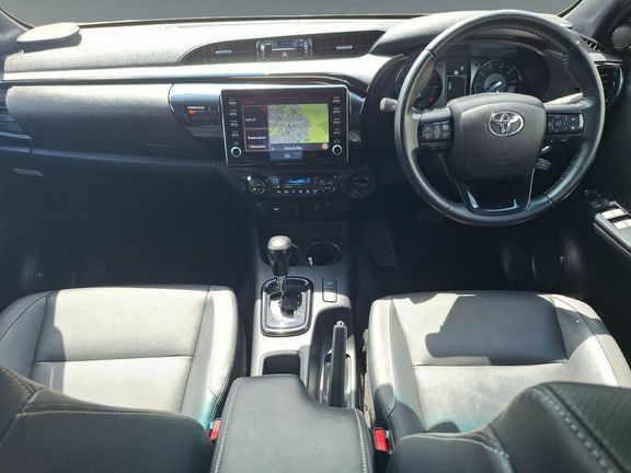 Toyota HILUX Invincible Black #10