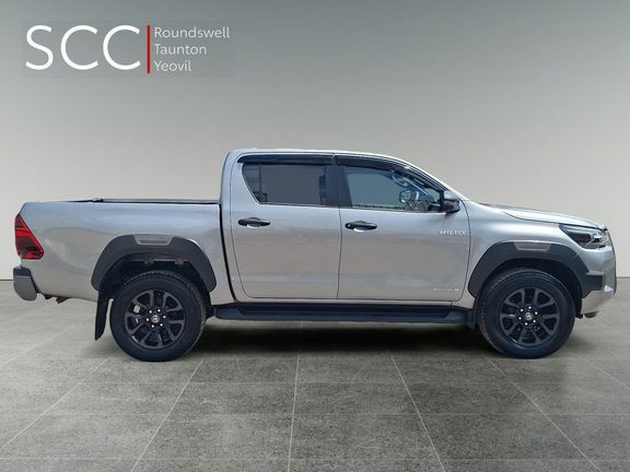 Toyota HILUX Invincible Black #7