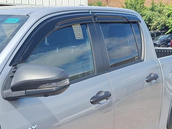 Toyota HILUX Invincible Black #17