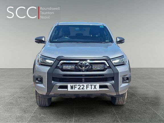 Toyota HILUX Invincible Black #8