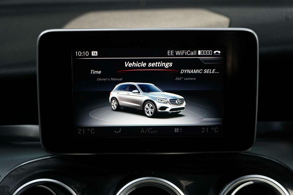 Mercedes-Benz GLC Class 2.1 Glc 250 D 4Matic Amg Line Premium 201 Bhp White #32