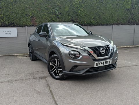 Nissan Juke Hatchback White #1