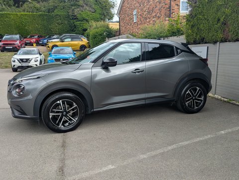 Nissan Juke Hatchback White #4