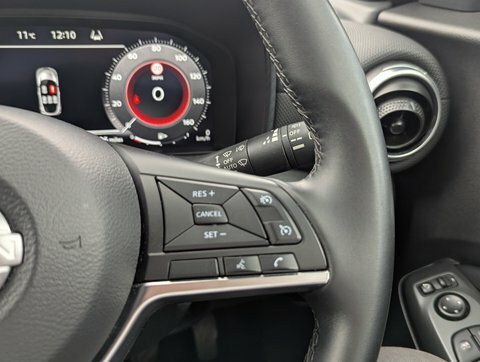 Nissan Juke Hatchback White #18