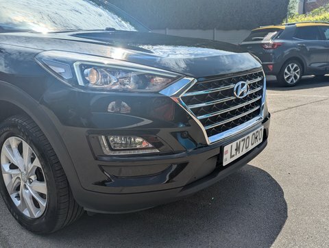 Hyundai Tucson Estate Red #9