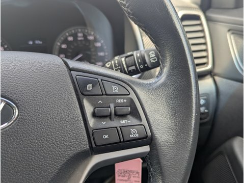 Hyundai Tucson Estate Red #54