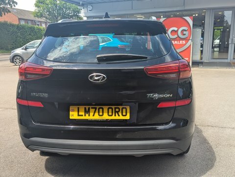 Hyundai Tucson Estate Red #13