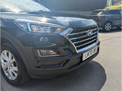 Hyundai Tucson Estate Red #40