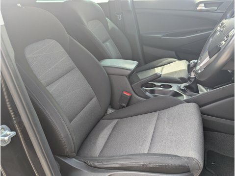 Hyundai Tucson Estate Red #47