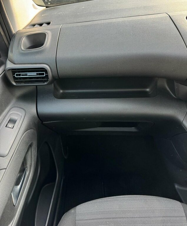 Vauxhall Combo-e Life 100Kw Design 50Kwh Black #41