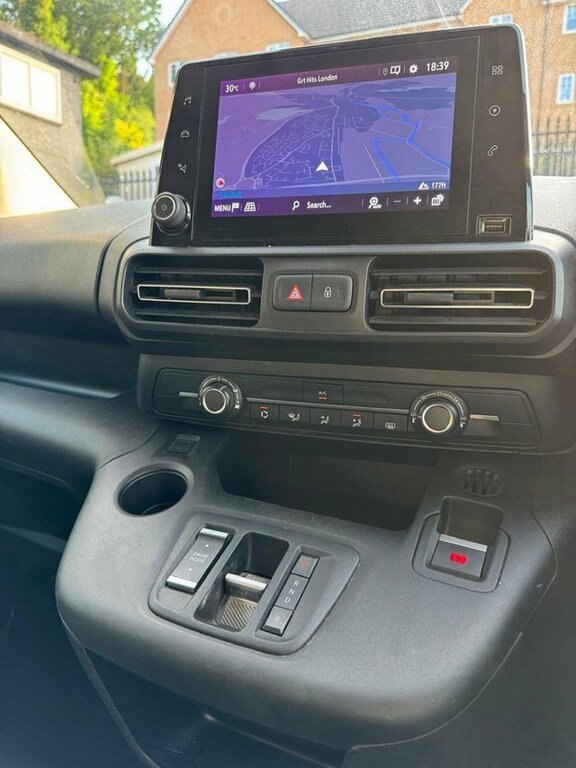 Vauxhall Combo-e Life 100Kw Design 50Kwh Black #24