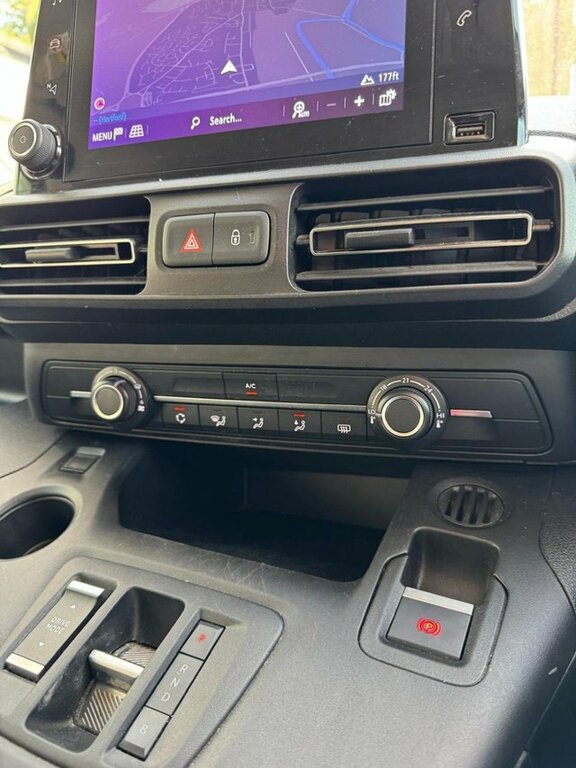 Vauxhall Combo-e Life 100Kw Design 50Kwh Black #32