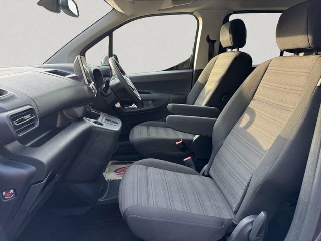 Vauxhall Combo-e Life 100Kw Design 50Kwh Black #10