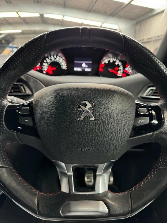 Peugeot 308 Hatchback Red #12