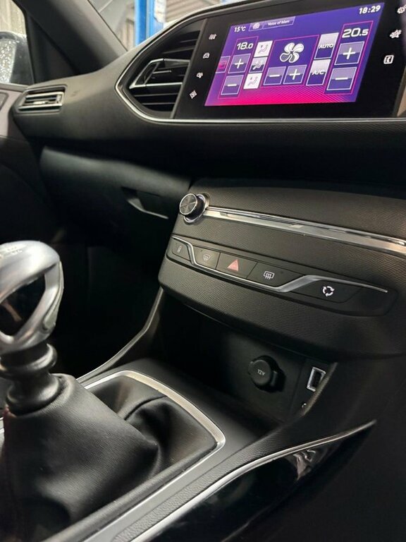 Peugeot 308 Hatchback Red #23