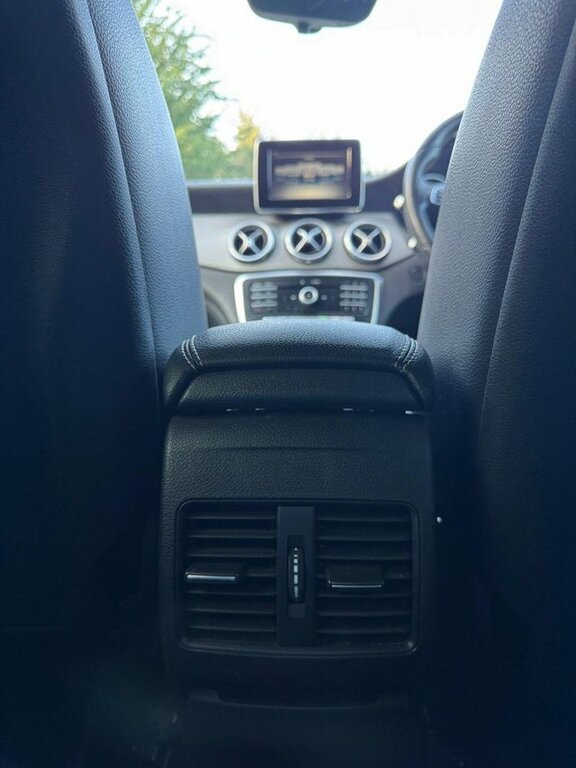 Mercedes-Benz CLA Class 2.1 Cla 200 D White #34