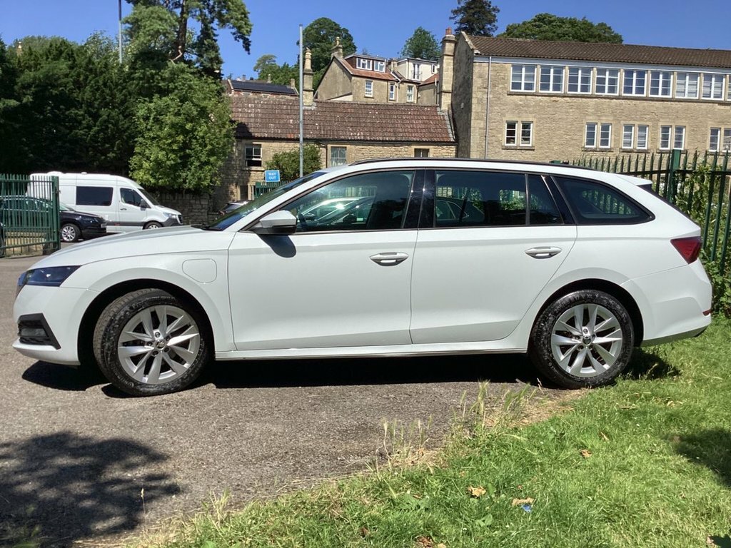 Skoda Octavia 1.4L Se Technology FL72VHV White #5
