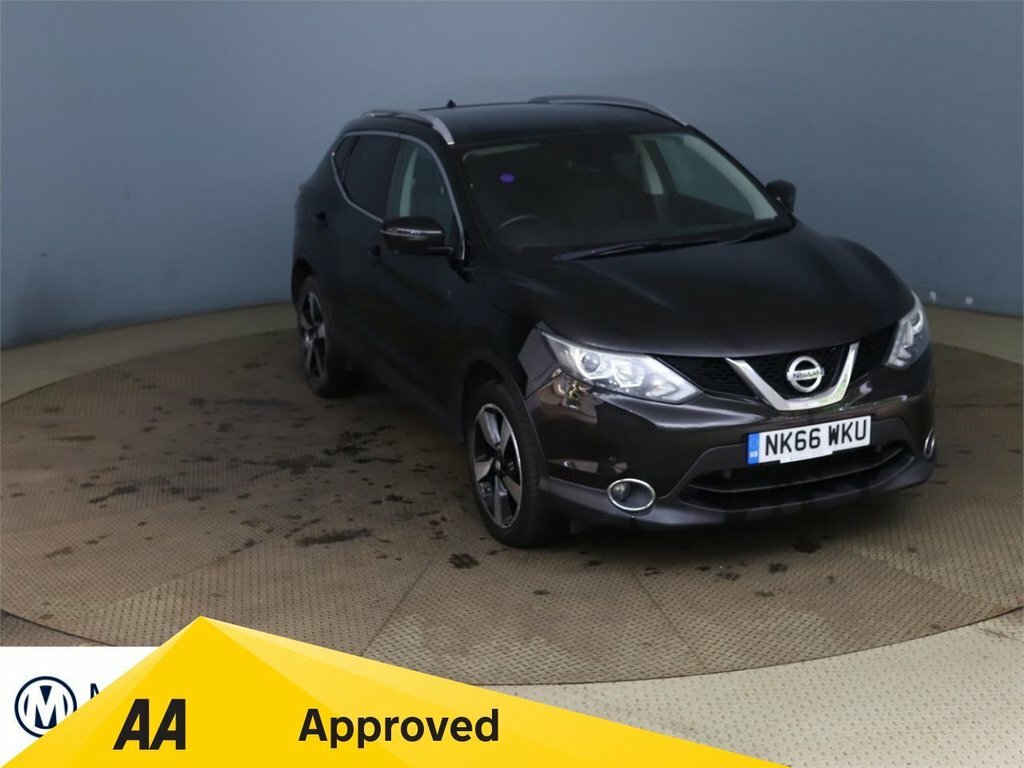 Nissan Qashqai 1.2L N-connecta Black