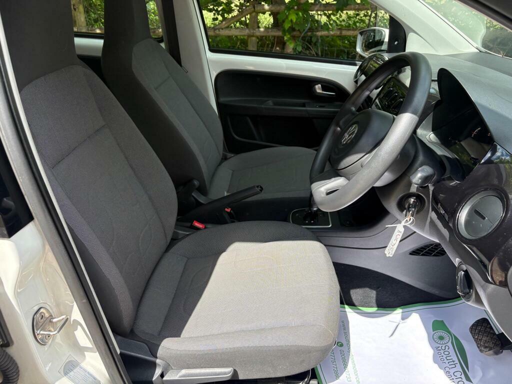 Volkswagen Up 1.0 Groove Up White #20