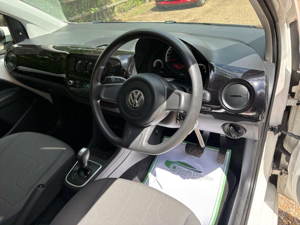 Volkswagen Up 1.0 Groove Up White #17