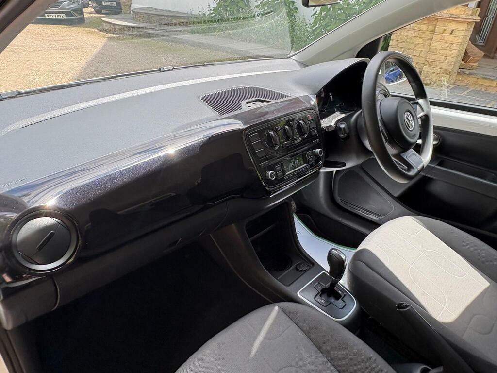 Volkswagen Up 1.0 Groove Up White #15