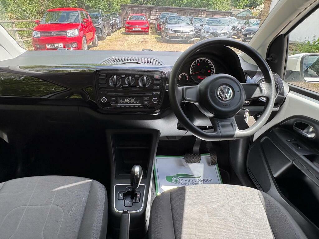 Volkswagen Up 1.0 Groove Up White #16