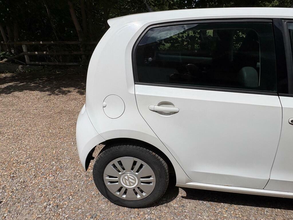 Volkswagen Up 1.0 Groove Up White #29