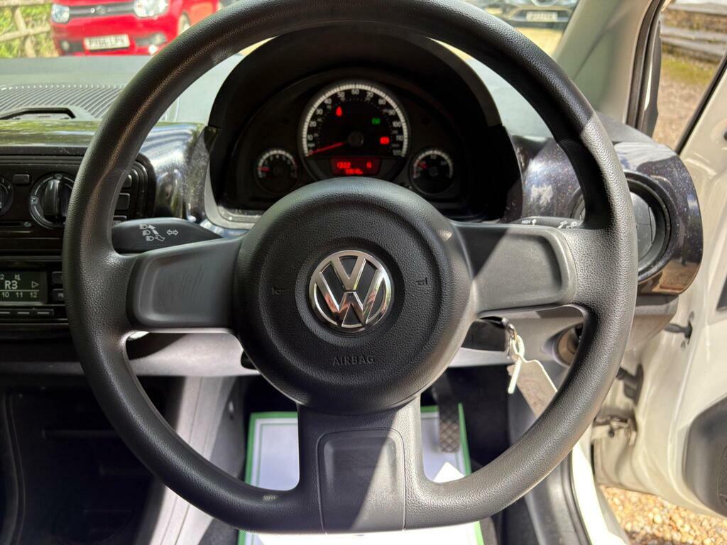 Volkswagen Up 1.0 Groove Up White #34