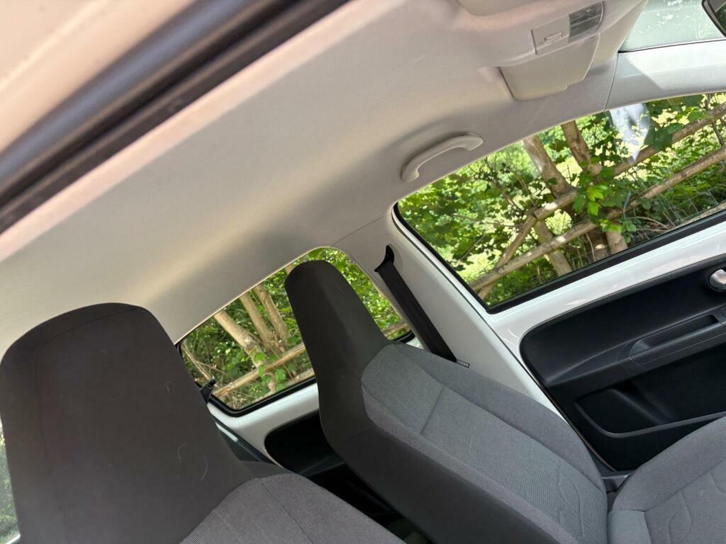 Volkswagen Up 1.0 Groove Up White #23
