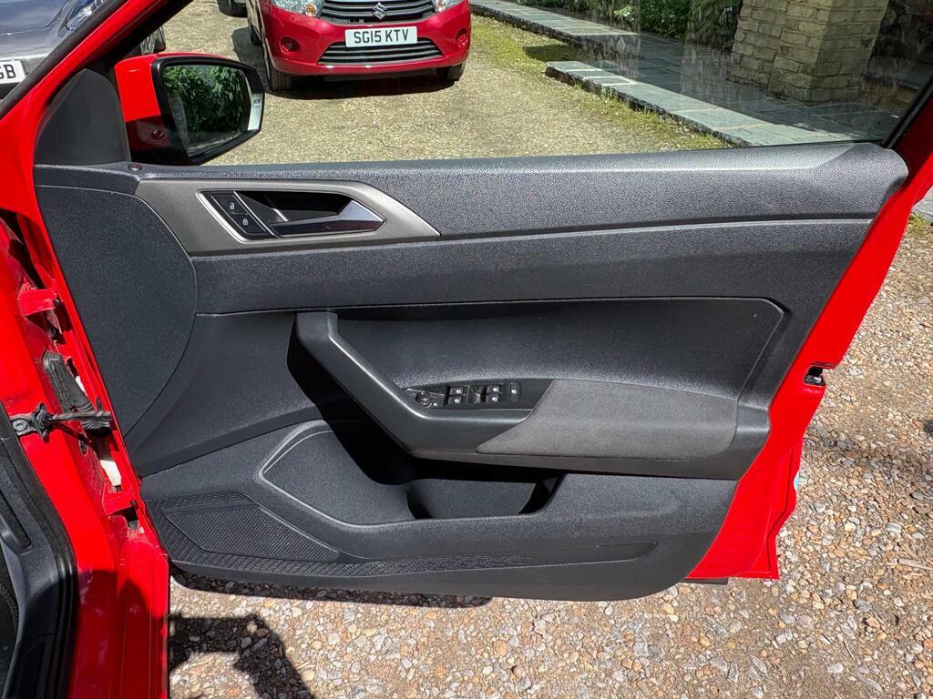 Volkswagen Polo Active Black #29