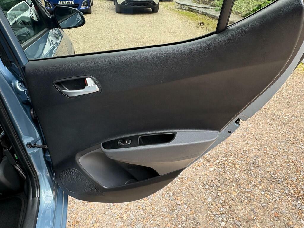 Hyundai I10 Se White #33