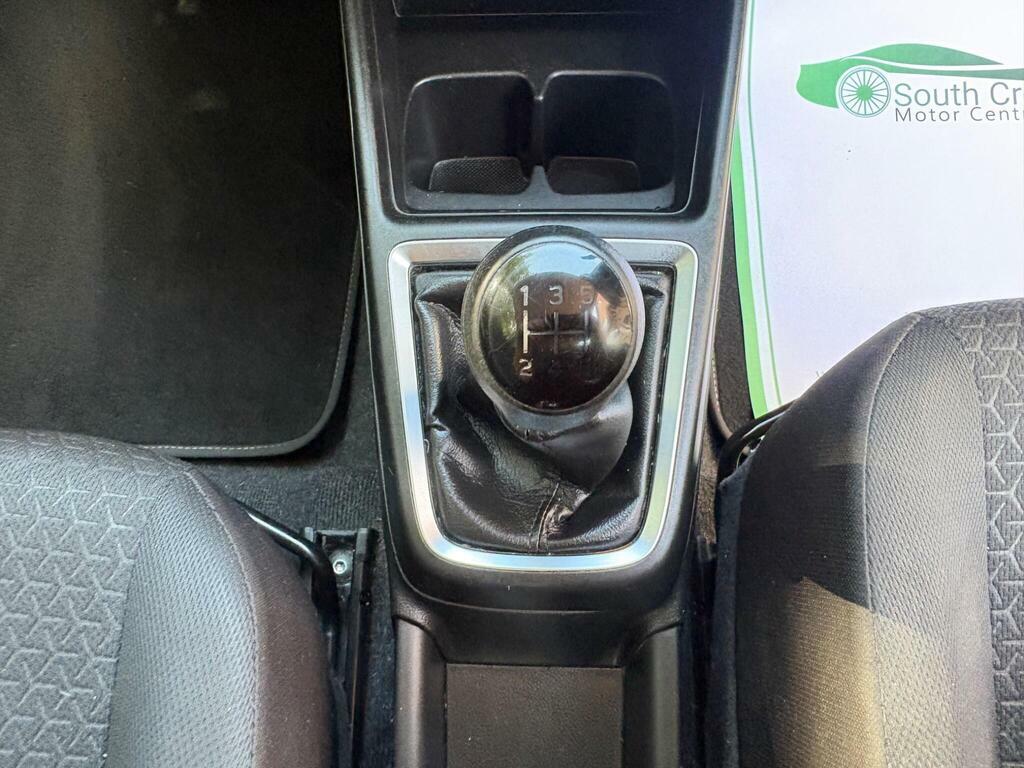 Suzuki Swift Hatchback White #18