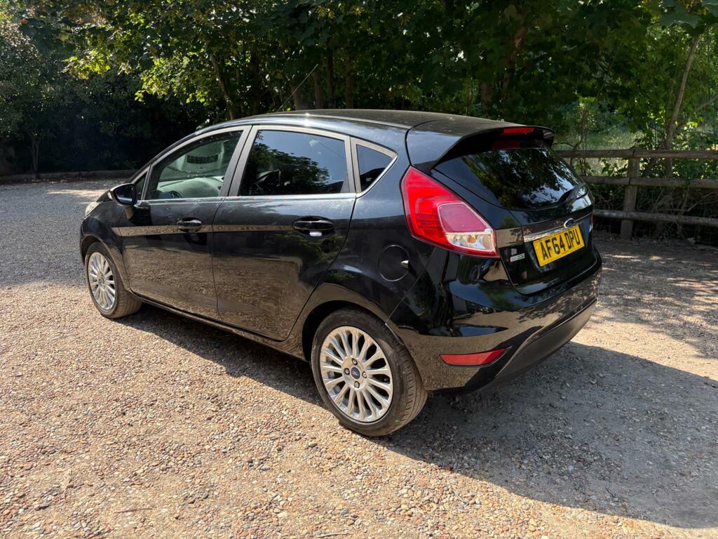Ford Fiesta Studio Red #8