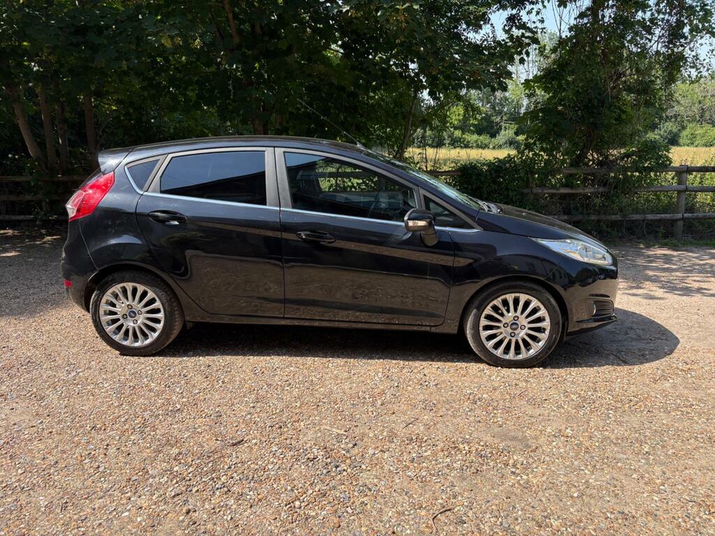 Ford Fiesta Studio Red #11