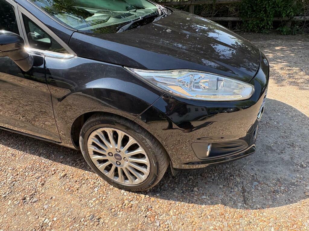 Ford Fiesta Studio Red #7
