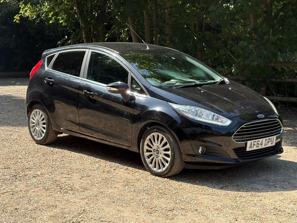 Ford Fiesta Studio Red #2