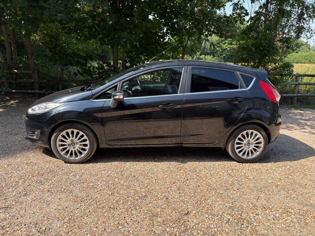 Ford Fiesta Studio Red #9