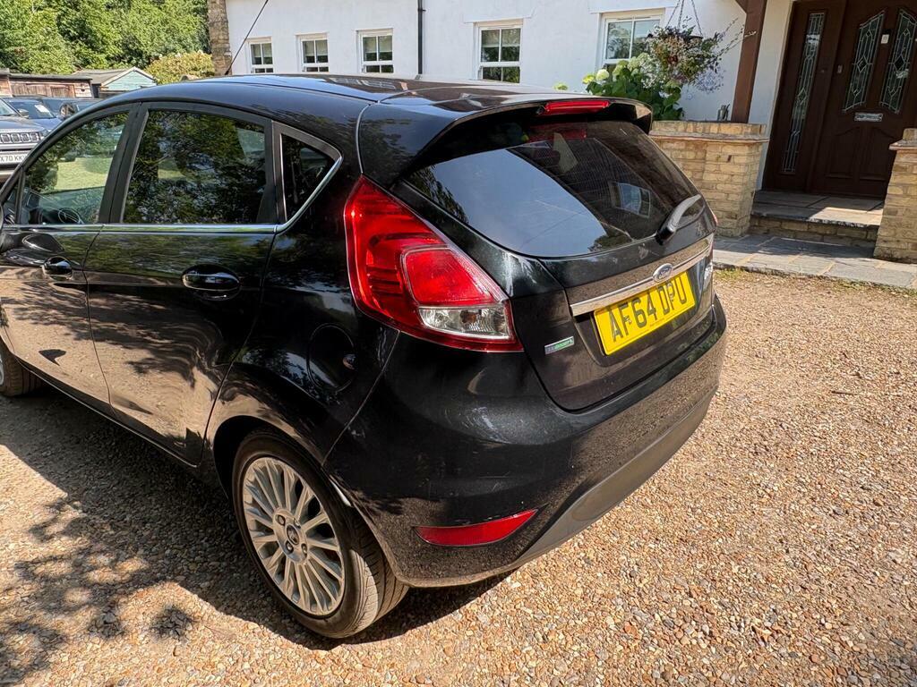 Ford Fiesta Studio Red #5