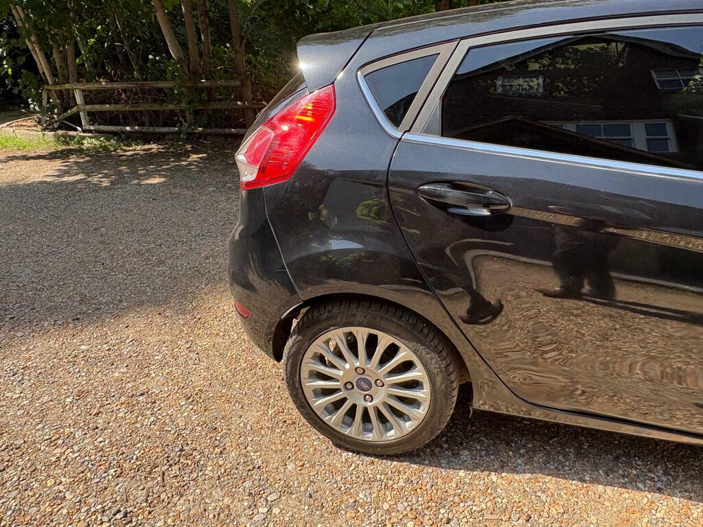 Ford Fiesta Studio Red #32