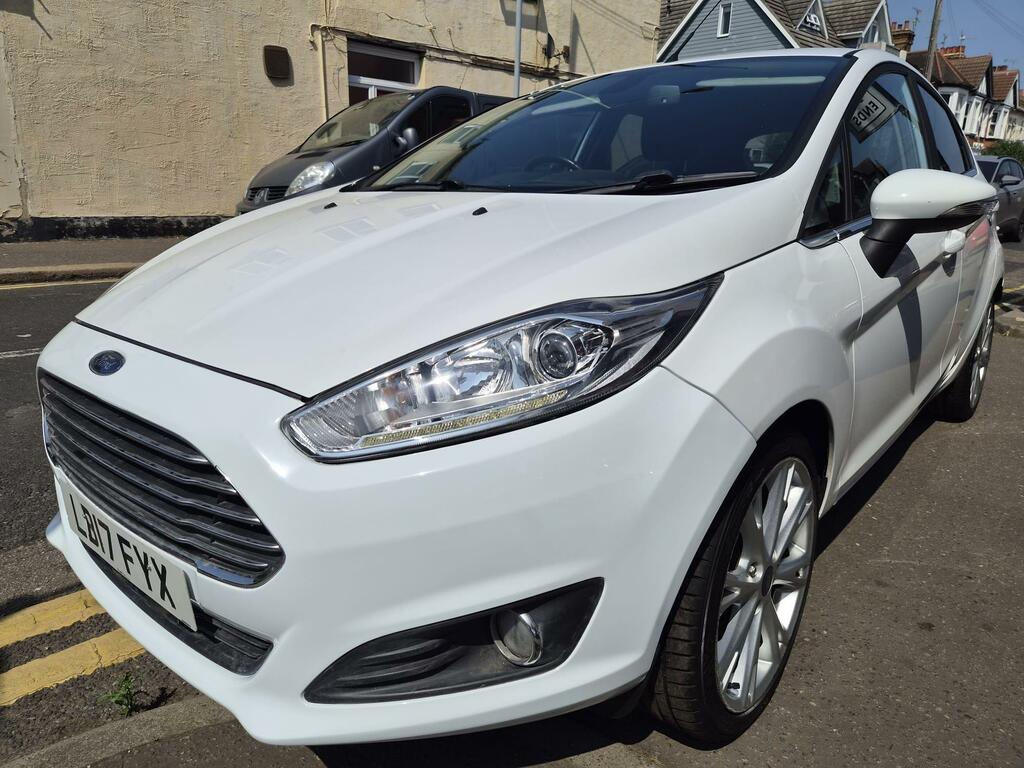 Ford Fiesta Titanium White #3