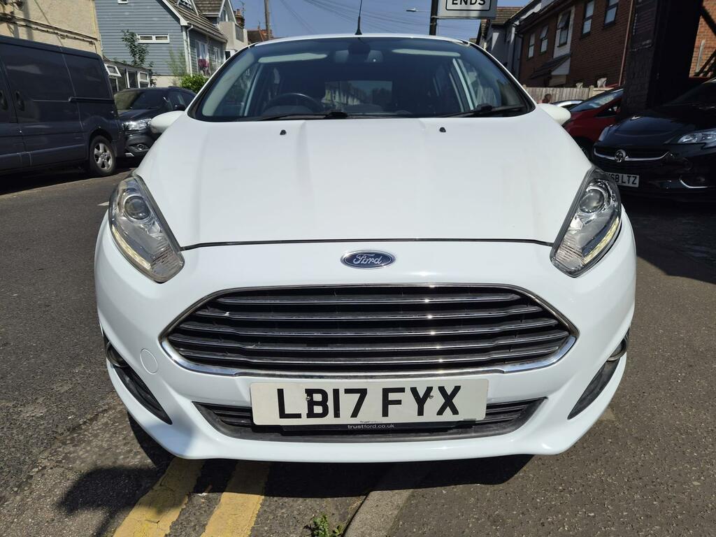 Ford Fiesta Titanium White #6