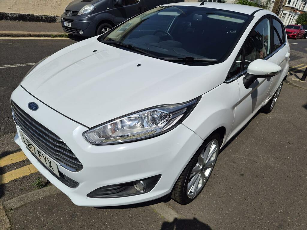 Ford Fiesta Titanium White #4