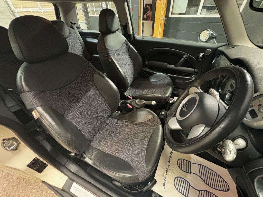 Mini Hatch Cooper 3D-1 Owner From Red #19