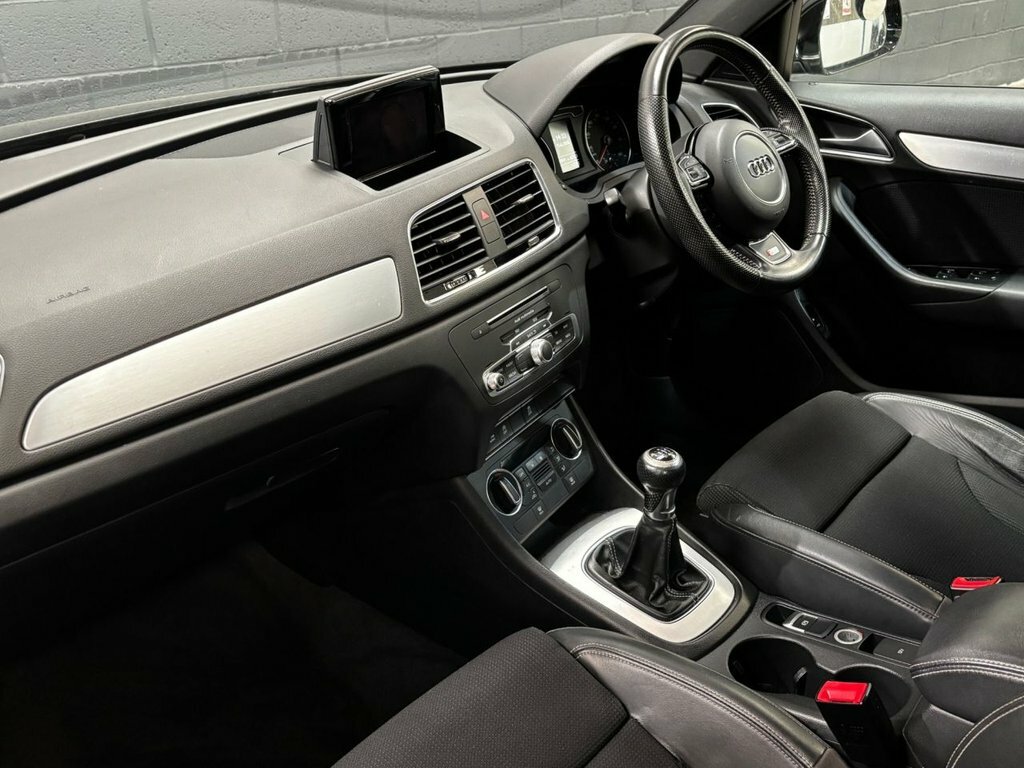Audi Q3 2L S Line Black #2