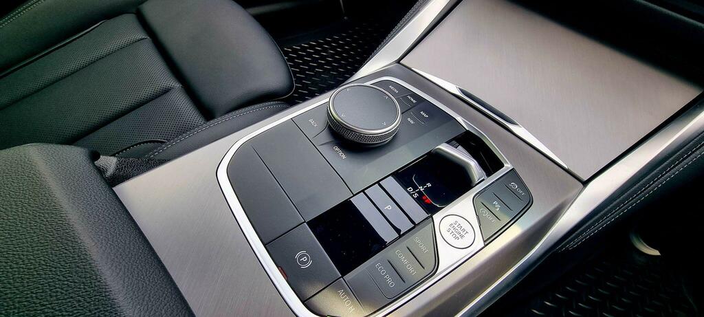 BMW 2 Series 220 M Sport Step #30
