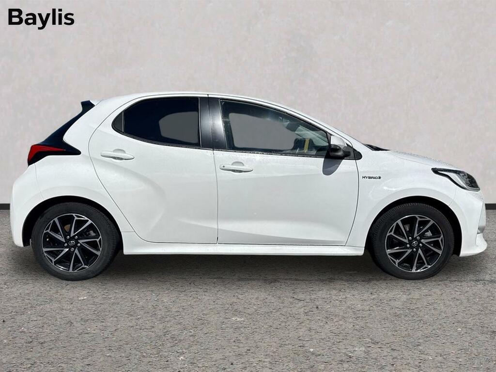 Toyota Yaris 1.5 Hybrid Design Cvt FG21KRO White #4