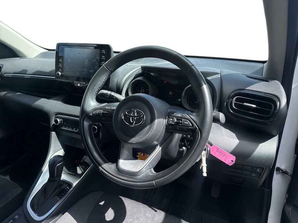 Toyota Yaris 1.5 Hybrid Design Cvt FG21KRO White #3